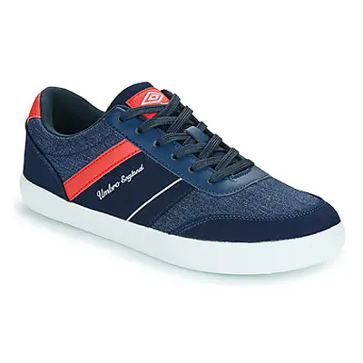 Umbro UM RILEY men's Shoes (Trainers) in Blue