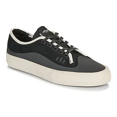 Globe GILETTE men's Shoes (Trainers) in Black