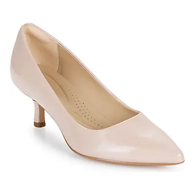 Clarks VIOLET55 RAE women's Court Shoes in Beige