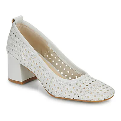 Betty London BRIGITTE women's Court Shoes in White