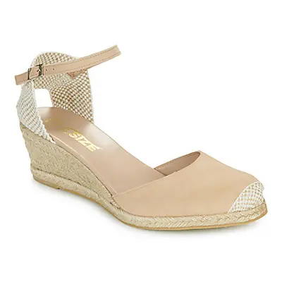 So Size PILILI women's Sandals in Beige