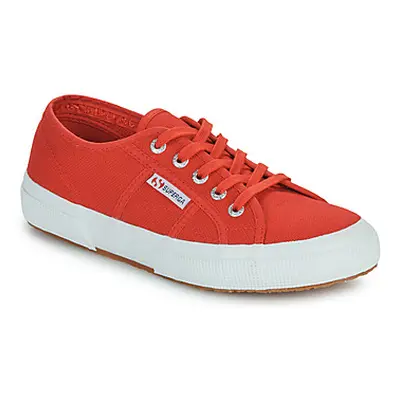 Superga 2750 COTON women's Shoes (Trainers) in Red