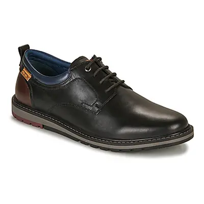 Pikolinos BERNA M8J men's Casual Shoes in Black