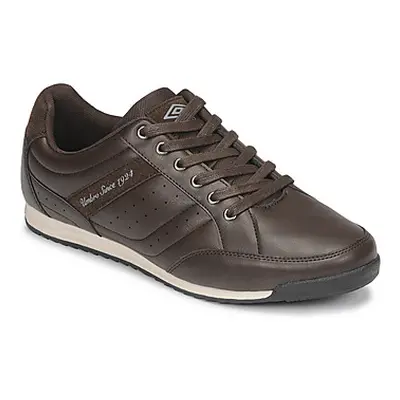 Umbro UM LIVAN men's Shoes (Trainers) in Brown