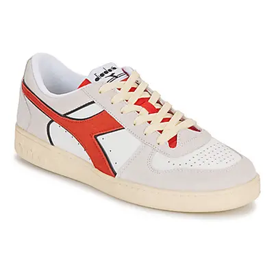 Diadora MAGIC B LOW SUE women's Shoes (Trainers) in White