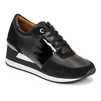 Karston SLIMON women's Shoes (Trainers) in Black