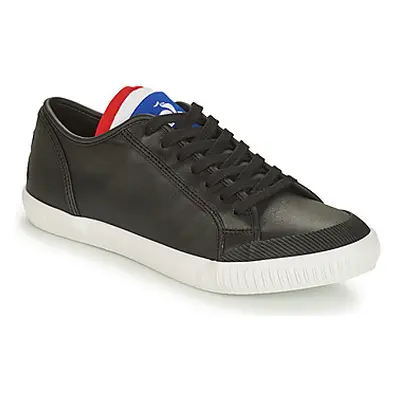 Le Coq Sportif NATIONALE men's Shoes (Trainers) in Black