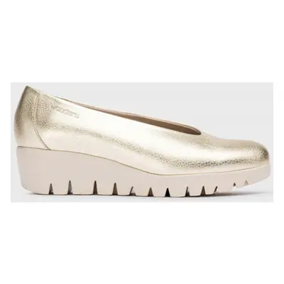 Wonders Fly C-33100 Max Platino women's Court Shoes in Gold