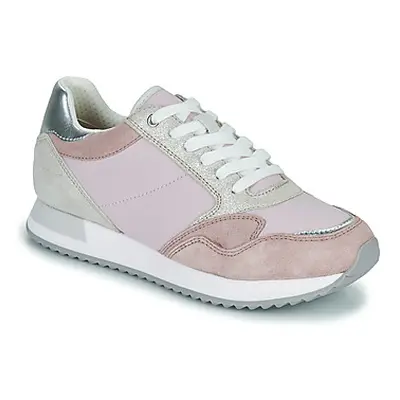 Geox D DORALEA B women's Shoes (Trainers) in White