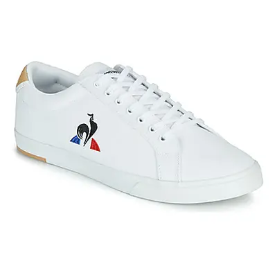 Le Coq Sportif VERDON II men's Shoes (Trainers) in White