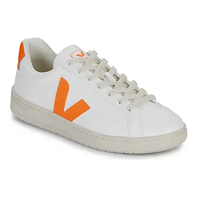 Veja URCA women's Shoes (Trainers) in White