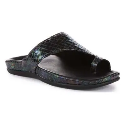 Strive Capri II women's Sliders in Black