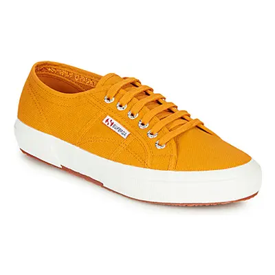 Superga 2750 COTU CLASSIC women's Shoes (Trainers) in Yellow