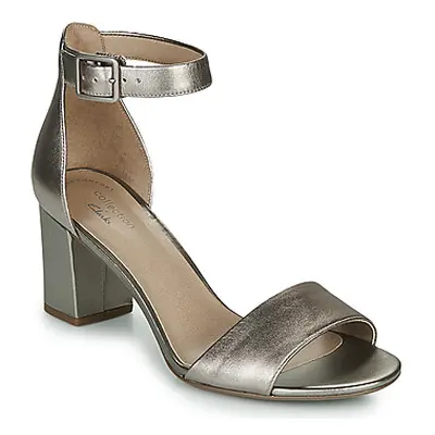 Clarks DEVA MAE women's Sandals in Silver