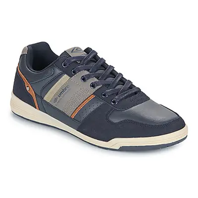 Umbro UM SLADE men's Shoes (Trainers) in Marine