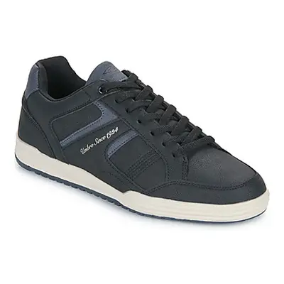 Umbro UM JADE men's Shoes (Trainers) in Black