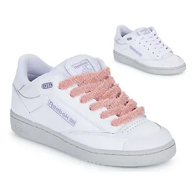 Reebok Classic CLUB C BULC women's Shoes (Trainers) in White