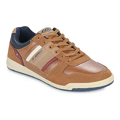 Umbro UM SLADE men's Shoes (Trainers) in Brown