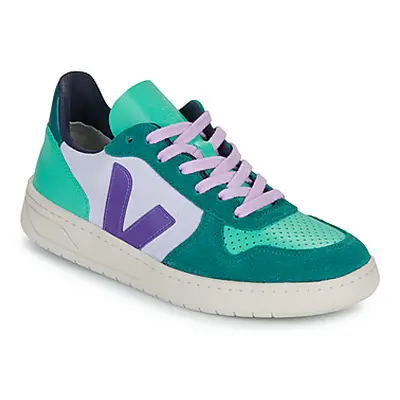 Veja V-10 women's Shoes (Trainers) in Green