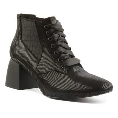 Justinreess England Hannah women's Low Ankle Boots in Black