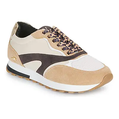 Vanessa Wu VICTOIRE women's Shoes (Trainers) in Beige