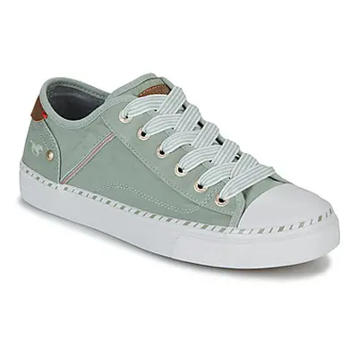 Mustang 1376303 women's Shoes (Trainers) in Green