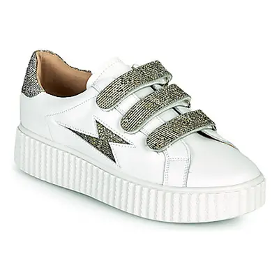 Vanessa Wu BK2231AN women's Shoes (Trainers) in White