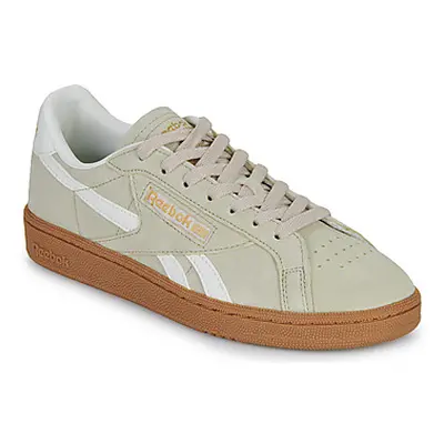 Reebok Classic CLUB C GROUNDS UK women's Shoes (Trainers) in Beige