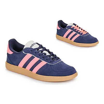 Adidas BREAKNET SLEEK SUEDE women's Shoes (Trainers) in Blue