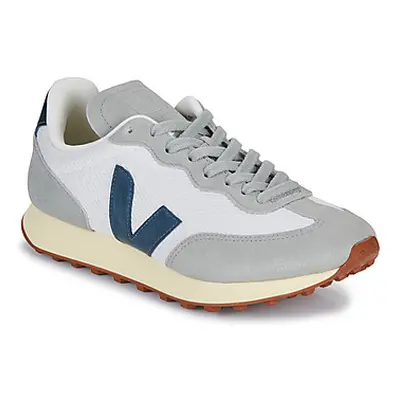 Veja RIO BRANCO women's Shoes (Trainers) in White