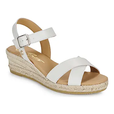 Betty London GIORGIA women's Espadrilles / Casual Shoes in White