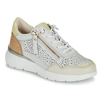 Carmela 162274 women's Shoes (Trainers) in White