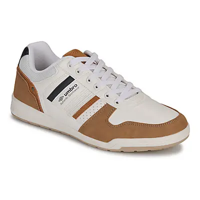 Umbro UM SLADE men's Shoes (Trainers) in White