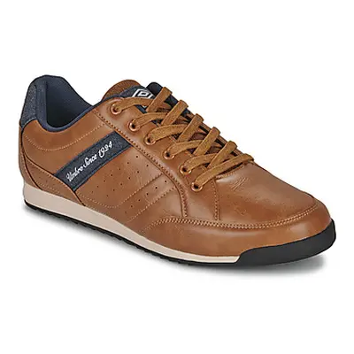 Umbro UM LIVAN men's Shoes (Trainers) in Brown