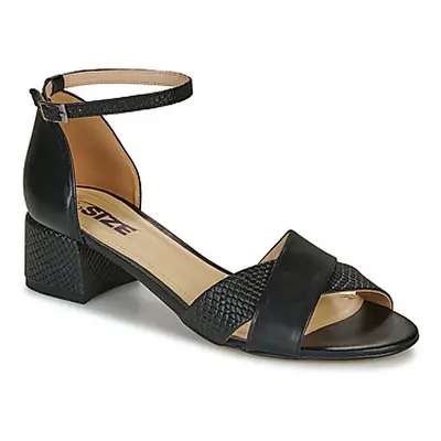 So Size MAELA women's Sandals in Black