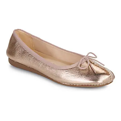 Clarks FRECKLE ICE women's Shoes (Pumps / Ballerinas) in Gold