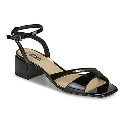 So Size MAELYS women's Sandals in Black