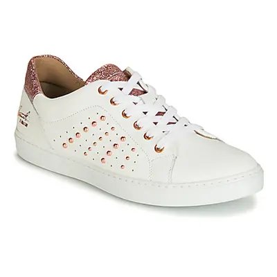 Bullboxer AGM008 girls's Children's Shoes (Trainers) in White