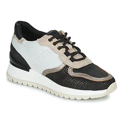 Geox D DESYA A women's Shoes (Trainers) in White