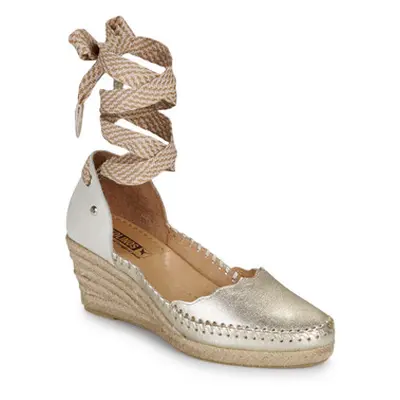 Pikolinos VILA W9Y women's Espadrilles / Casual Shoes in Gold