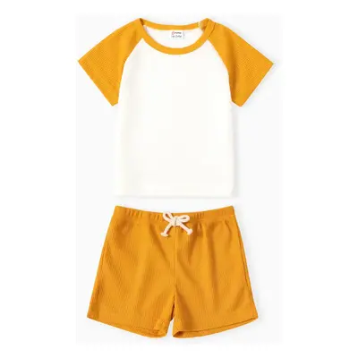 2-piece Toddler Boy Waffle Colorblock Raglan Sleeve Tee and Solid Color Shorts Set