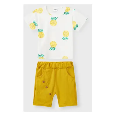 2pcs Baby Boy 95% Cotton Short-sleeve Pineapple Print Tee and Solid Shorts Set