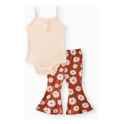 2pcs Baby Girl Ribbed Spaghetti Strap Romper and Allover Daisy Floral Print Flared Pants Set