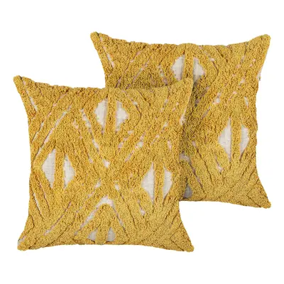 Set of Tufted Cotton Cushions Geometric Pattern x cm Yellow ALCEA