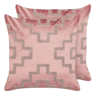 Set of Velvet Cushions Geometric Pattern x cm Pink BAHIA