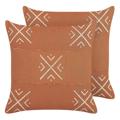 Set of Cotton Cushions Geometric Pattern x cm Orange and White VITIS