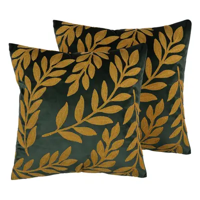 Set of Velvet Cushions Leaf Pattern x cm Emerald Green MISTLETOE