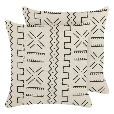 Set of Cotton Cushions Geometric Pattern x cm White and Black MYRICA