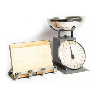 Industrial Kitchen High Capacity Heavy Duty Mechanical Kitchen Scales and Metal Wooden Cookbook 