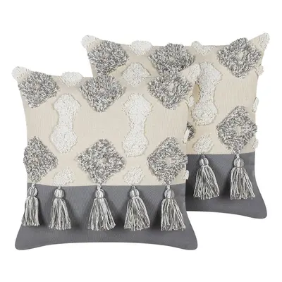 Set of Tufted Cotton Cushions with Tassels x cm Beige and Grey ALOCASIA